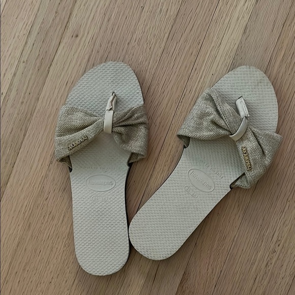 Havaianas St. Tropez Shine Cream and Gold Sandals with Elegant Bow size 6 - Picture 5 of 7